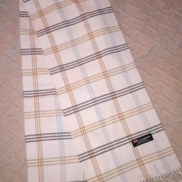 Brand New 100% Cashmere Scarf - unisex Made in Scotland.  Super soft and cozy - Picture 1 of 3